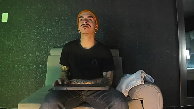 Snapshot of kaletattoo chatting on October 26, 11:56 am kaletattoo online show from October 26, 11:56 am