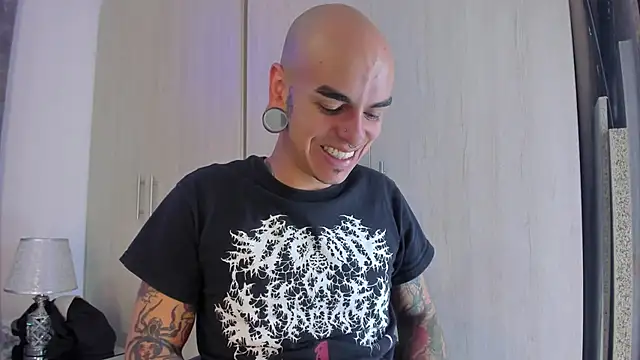 Snapshot of kaletattoo chatting on January 29, 8:04 pm kaletattoo online show from January 29, 8:04 pm