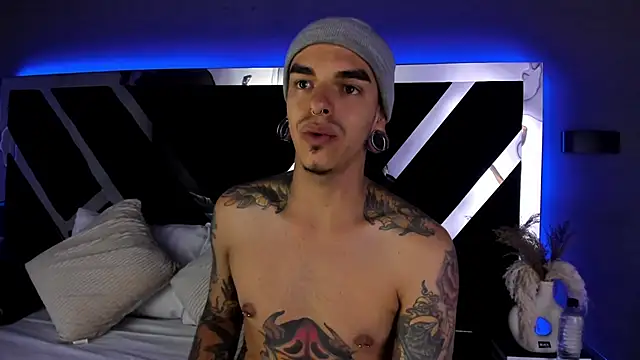 Snapshot of kaletattoo chatting on March 6, 3:13 am kaletattoo online show from March 6, 3:13 am