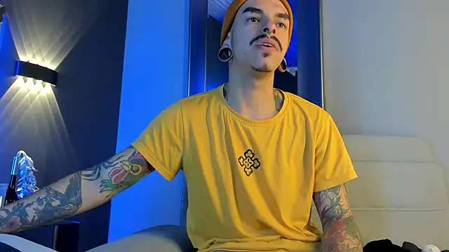 Snapshot of kaletattoo chatting on October 14, 11:06 am kaletattoo online show from October 14, 11:06 am