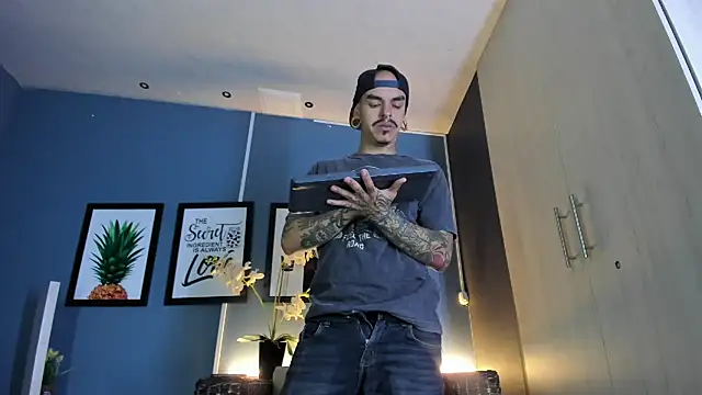 Snapshot of kaletattoo chatting on September 12, 11:21 am kaletattoo online show from September 12, 11:21 am