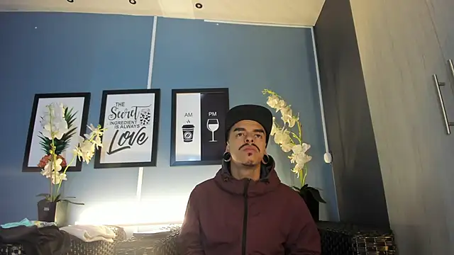 Snapshot of kaletattoo chatting on October 23, 11:02 am kaletattoo online show from October 23, 11:02 am