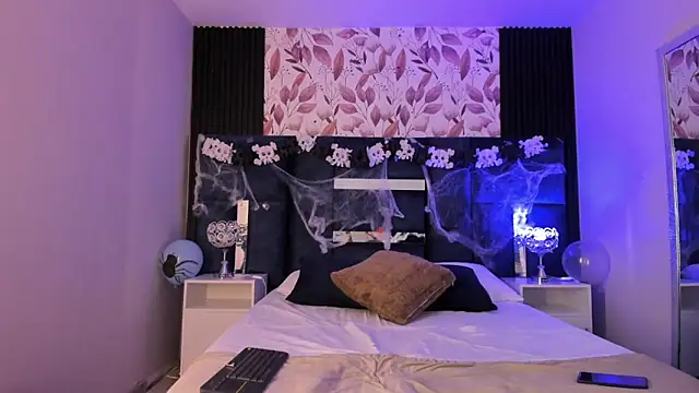 Snapshot of kaletattoo chatting on October 31, 12:30 pm kaletattoo online show from October 31, 12:30 pm