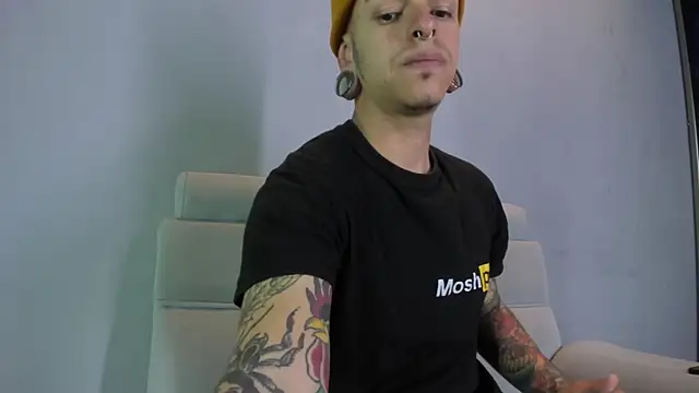 Snapshot of kaletattoo chatting on February 3, 8:46 pm kaletattoo online show from February 3, 8:46 pm