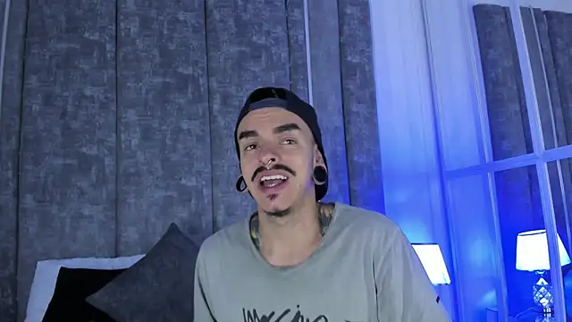 Snapshot of kaletattoo chatting on October 21, 11:35 am kaletattoo online show from October 21, 11:35 am