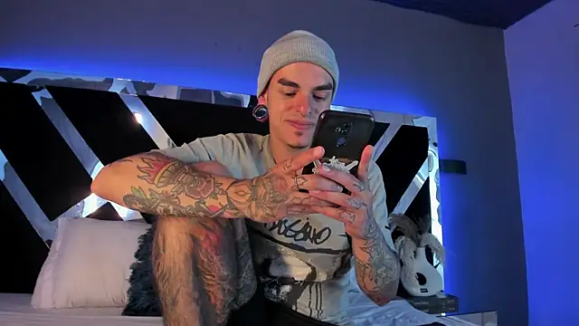 Snapshot of kaletattoo chatting on February 18, 3:10 am kaletattoo online show from February 18, 3:10 am