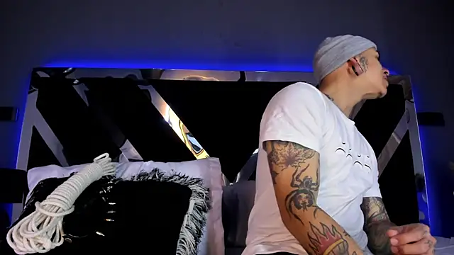 Snapshot of kaletattoo chatting on February 8, 7:38 pm kaletattoo online show from February 8, 7:38 pm