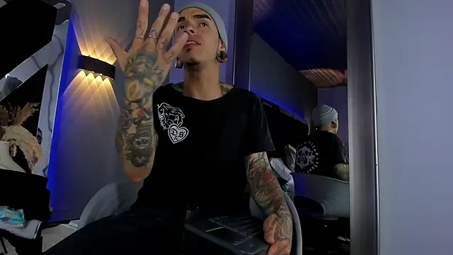 Snapshot of kaletattoo chatting on March 11, 3:05 am kaletattoo online show from March 11, 3:05 am