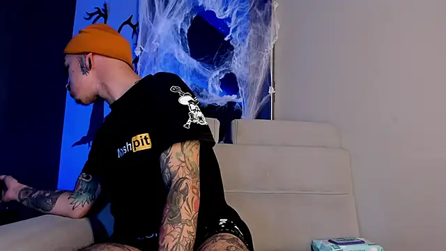 Snapshot of kaletattoo chatting on October 28, 12:18 pm kaletattoo online show from October 28, 12:18 pm