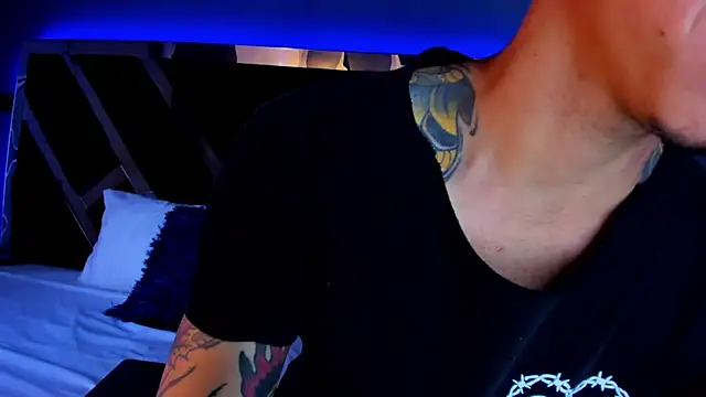 Snapshot of kaletattoo chatting on February 20, 1:36 am kaletattoo online show from February 20, 1:36 am