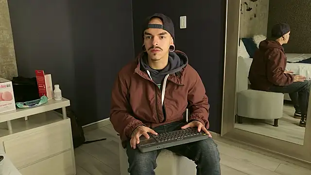 Snapshot of kaletattoo chatting on October 24, 11:12 am kaletattoo online show from October 24, 11:12 am