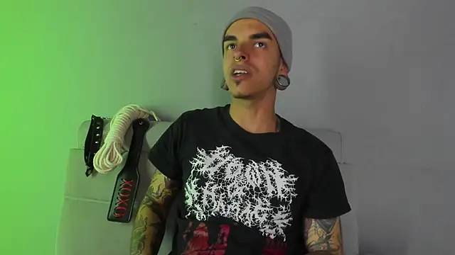 Snapshot of kaletattoo chatting on February 14, 2:07 am kaletattoo online show from February 14, 2:07 am