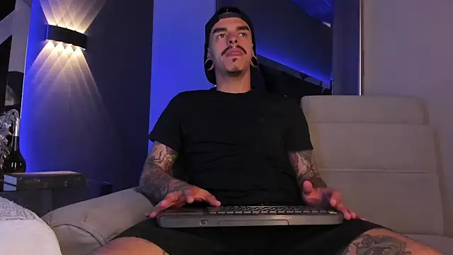 Snapshot of kaletattoo chatting on September 21, 3:12 pm kaletattoo online show from September 21, 3:12 pm