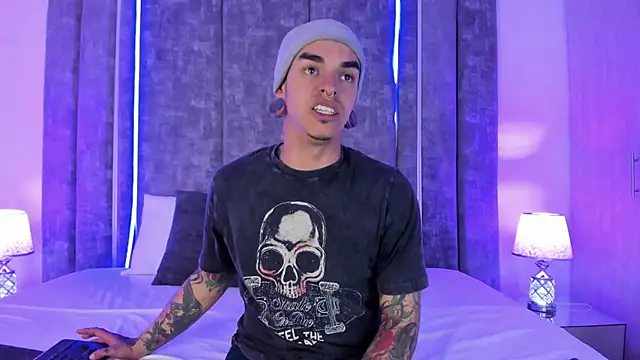 Snapshot of kaletattoo chatting on January 28, 7:42 pm kaletattoo online show from January 28, 7:42 pm