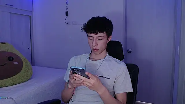 Juanmres online show from April 28, 2:00 pm