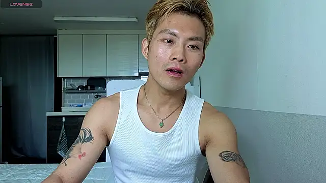 Snapshot of Doh728 chatting on October 30, 2:13 am Doh728 online show from October 30, 2:13 am