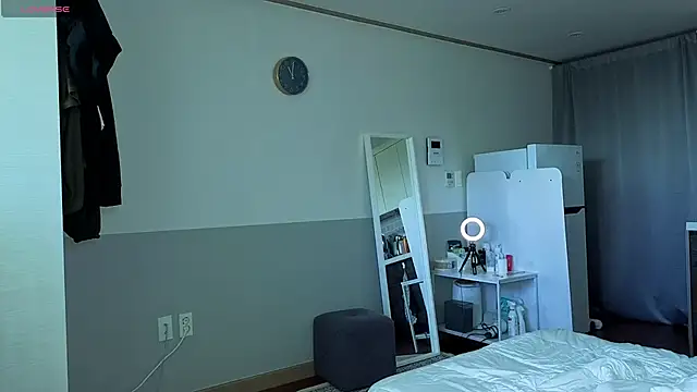 Snapshot of Doh728 chatting on October 28, 2:03 am Doh728 online show from October 28, 2:03 am