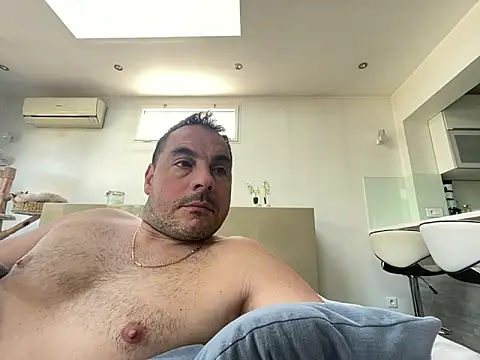 justeqqun online show from May 15, 7:16 am
