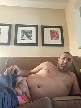 Snapshot of thickdaddy2982 chatting on February 6, 9:38 pm thickdaddy2982 online show from February 6, 9:38 pm
