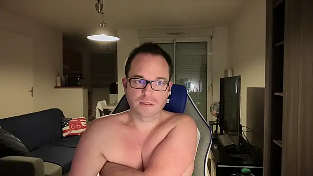 Snapshot of Funnyjul31 chatting on February 10, 8:10 pm Funnyjul31 online show from February 10, 8:10 pm