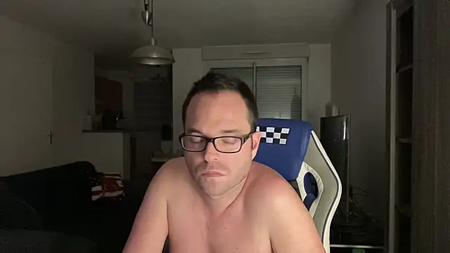 Snapshot of Funnyjul31 chatting on February 8, 8:21 pm Funnyjul31 online show from February 8, 8:21 pm