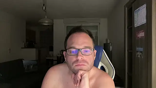 Snapshot of Funnyjul31 chatting on March 22, 8:37 pm Funnyjul31 online show from March 22, 8:37 pm