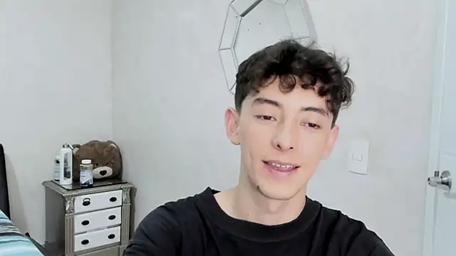 miketwink online show from March 9, 11:21 pm