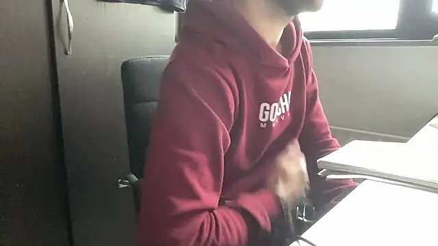 bullyboyy online show from December 1, 1:58 pm