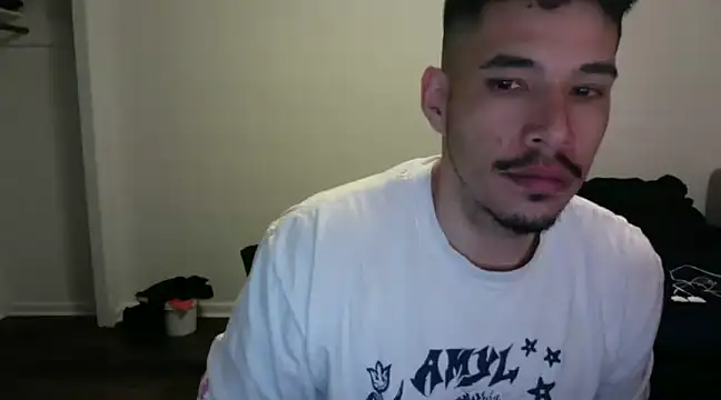 Snapshot of NicaBOi chatting on March 19, 1:54 am NicaBOi online show from March 19, 1:54 am