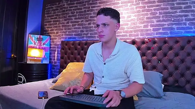 Thomas May4rs online show from February 15, 4:03 am