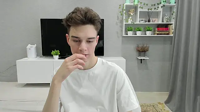 avegothy- online show from February 12, 9:52 am