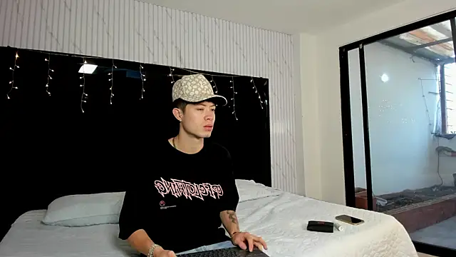 marcuscollins1  online show from February 5, 12:23 pm