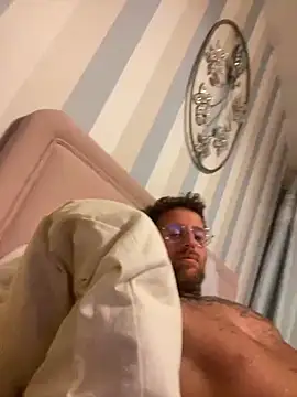 Jamesdeanmcqueen online show from February 5, 11:17 pm