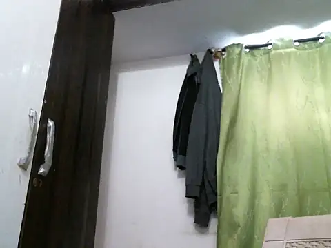 Snapshot of indianhairybull chatting on October 5, 4:49 am indianhairybull online show from October 5, 4:49 am