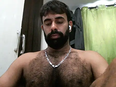 Snapshot of indianhairybull chatting on October 1, 5:44 am indianhairybull online show from October 1, 5:44 am