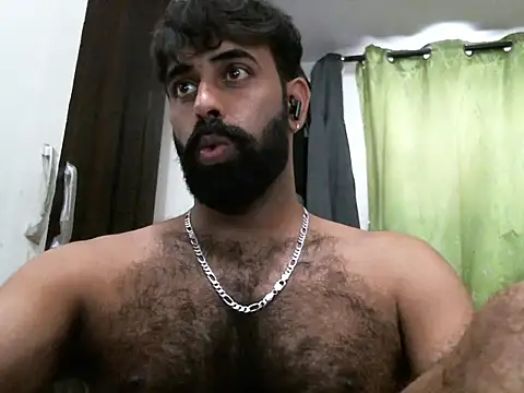 Snapshot of indianhairybull chatting on February 10, 4:52 am indianhairybull online show from February 10, 4:52 am
