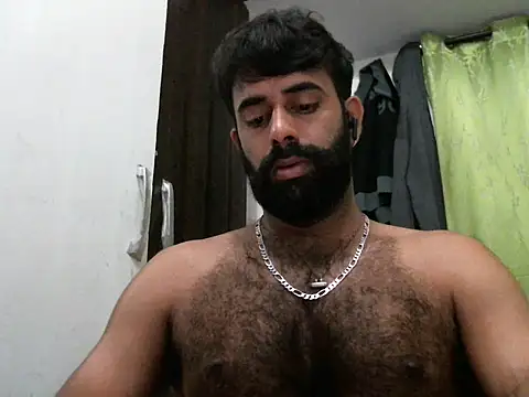 Snapshot of indianhairybull chatting on March 19, 12:37 am indianhairybull online show from March 19, 12:37 am