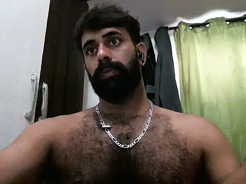 Snapshot of indianhairybull chatting on March 11, 4:21 am indianhairybull online show from March 11, 4:21 am
