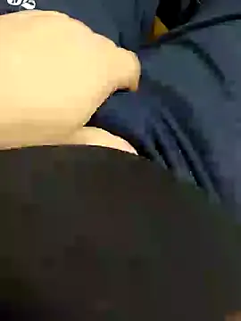 Snapshot of NAvoglia chatting on February 1, 9:40 pm NAvoglia online show from February 1, 9:40 pm