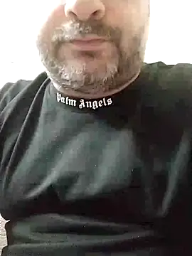 Snapshot of NAvoglia chatting on March 6, 12:32 am NAvoglia online show from March 6, 12:32 am