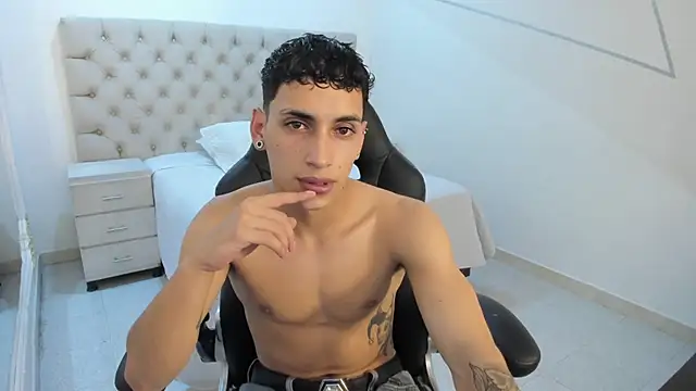 JhoanLeandro online show from October 15, 5:04 am