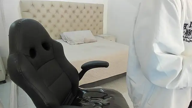 JhoanLeandro online show from October 19, 5:34 am