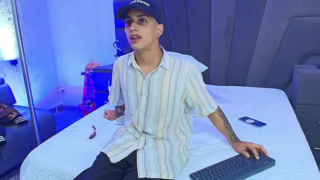 Snapshot of JhoanLeandro chatting on February 13, 3:50 am JhoanLeandro online show from February 13, 3:50 am