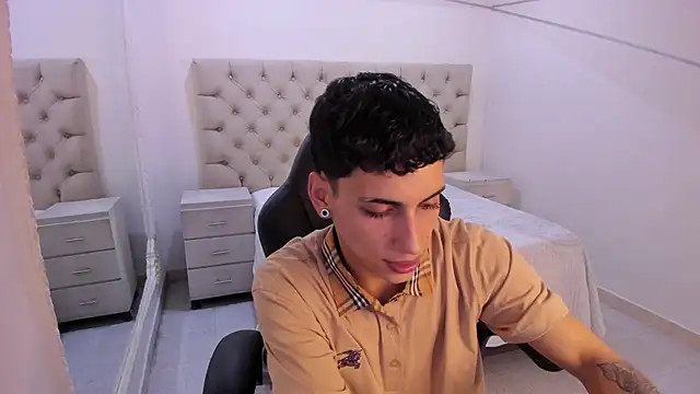 JhoanLeandro online show from December 4, 4:41 am