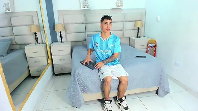 Snapshot of JhoanLeandro chatting on March 19, 4:36 am JhoanLeandro online show from March 19, 4:36 am
