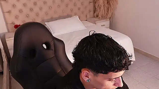 JhoanLeandro online show from May 9, 11:17 pm