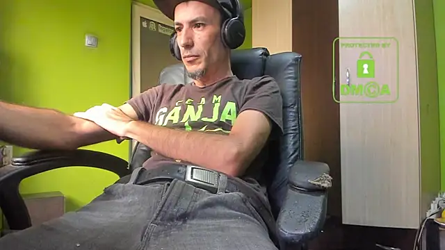 BigCumShoot online show from November 14, 7:43 am