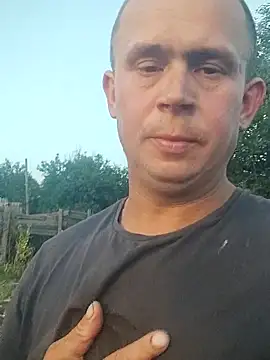 Snapshot of alex_brow_n chatting on September 12, 4:07 pm alex brow n online show from September 12, 4:07 pm