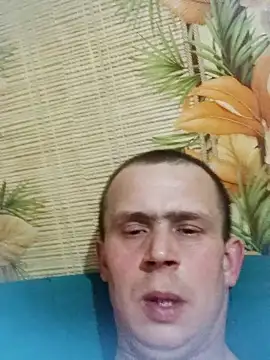 Snapshot of alex_brow_n chatting on February 22, 7:43 pm alex brow n online show from February 22, 7:43 pm