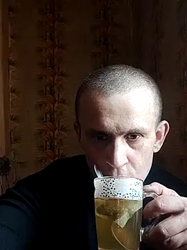 Snapshot of alex_brow_n chatting on February 13, 10:23 am alex brow n online show from February 13, 10:23 am